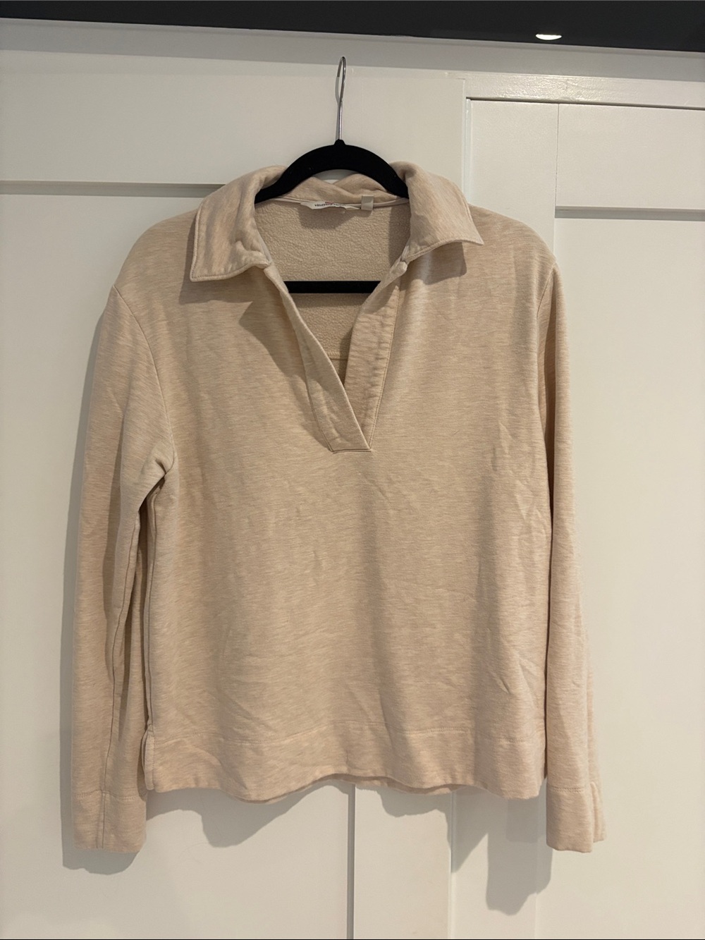 Vineyard Vines women’s collared v-neck sweatshirt